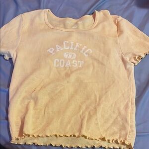 American Eagle Outfitters Yellow Short Sleeve Tee